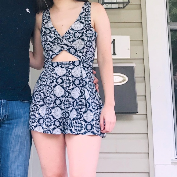 Blue Patterned Romper 😍 - Picture 5 of 5